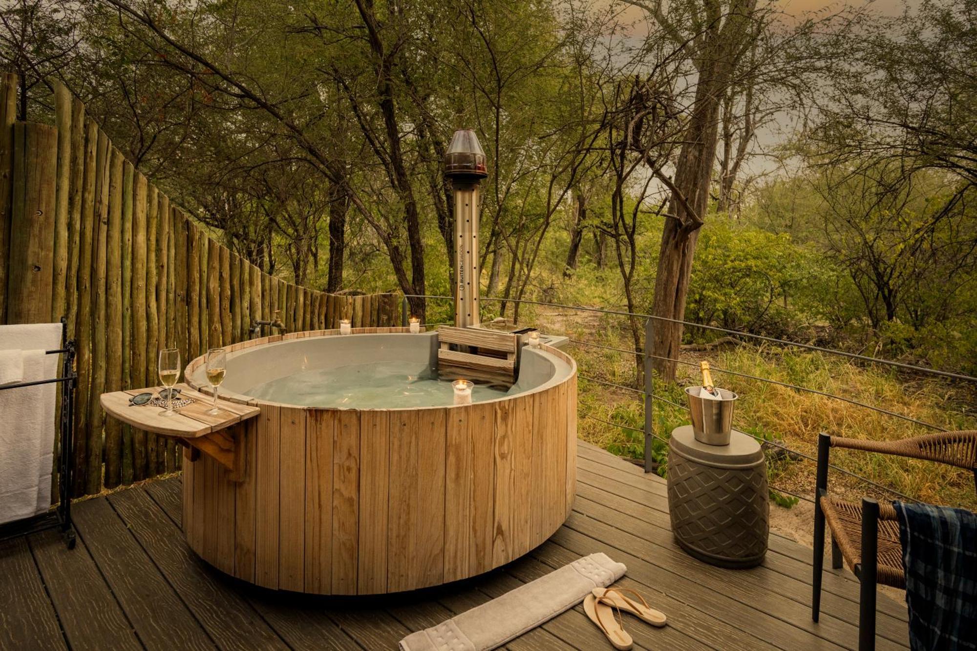 Onguma Forest Camp นามูโทนิ ภายนอก รูปภาพ